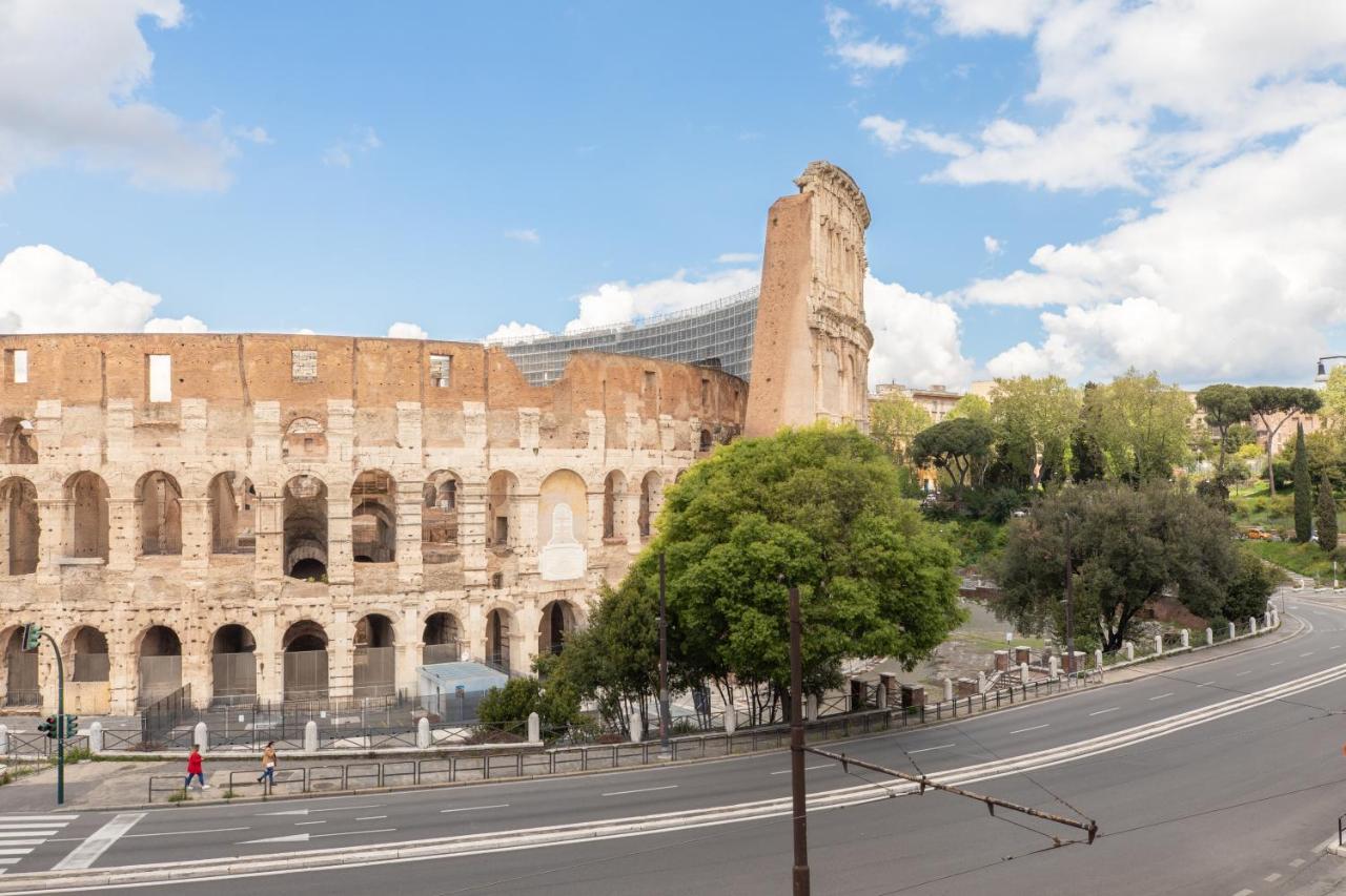 Iflat Unforgettable In Front Of Colosseum Roma Exterior foto